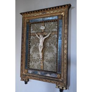 Christ dans un cadre en bois doré à pareclose XVIII