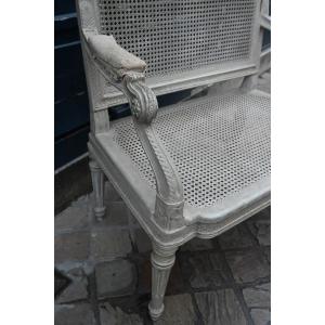   Petit canapé canné laqué gris perle Louis XVI