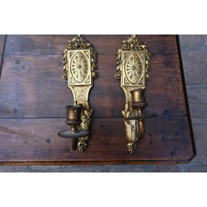 Paire d appliques en bronze doré à un bras de lumière Louis XVI