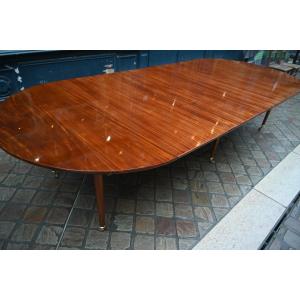 Large Period Dining Room Set In Late 18th-century Mahogany.
