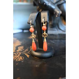 Paire de boucles d oreilles or et corail XIX