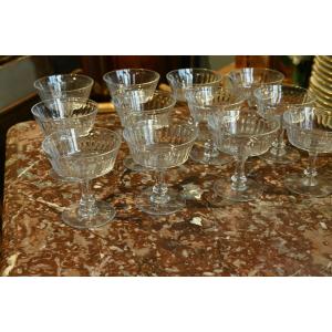 Suite de 12 coupes en cristal de Baccarat XIX