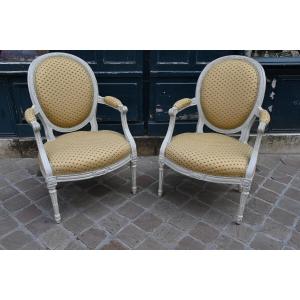 Paire de fauteuils médaillons d époque Louis XVI fin XVIII