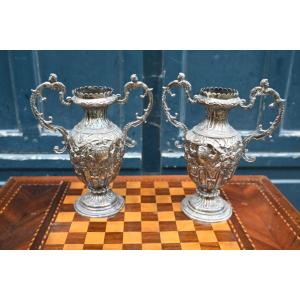 Paire de vases plaqués d argent du XIX