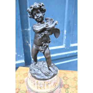 Clodion, amour à la colombe , sculpture enbronze et marbre   de style Louis XVI