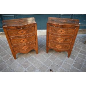 Paire de commodes italiennes du XVIII
