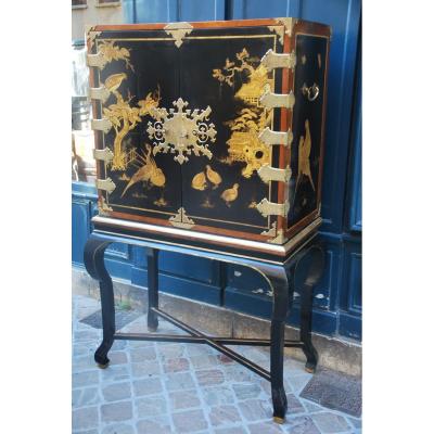 Rare Cabinet In Japanese Lacquer XIX