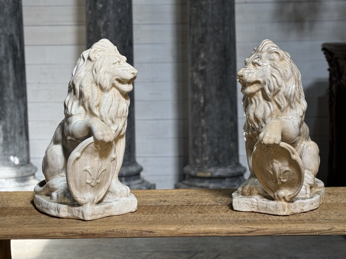 Paire De Lions En Céramique 