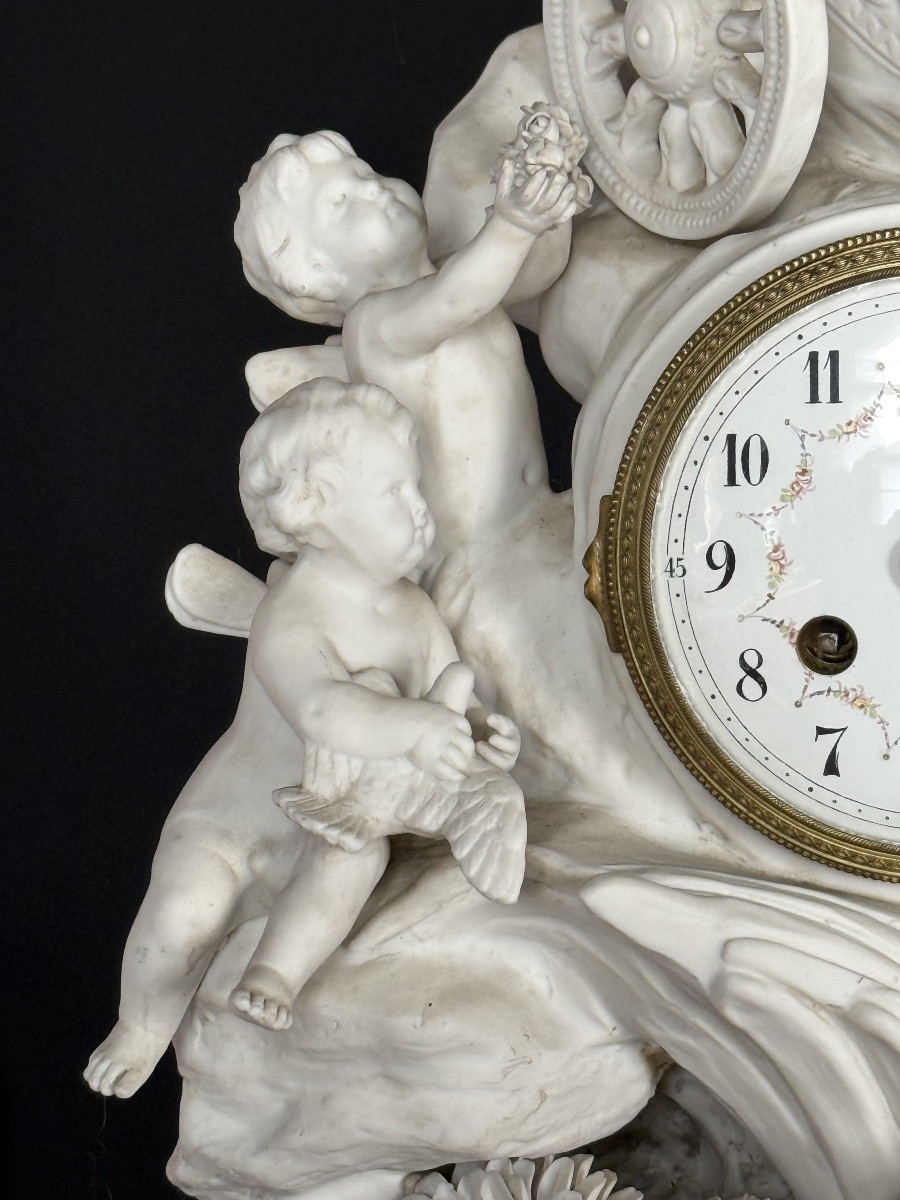 pendule en biscuit de porcelaine de Sèvres de style Louis XVI-photo-6