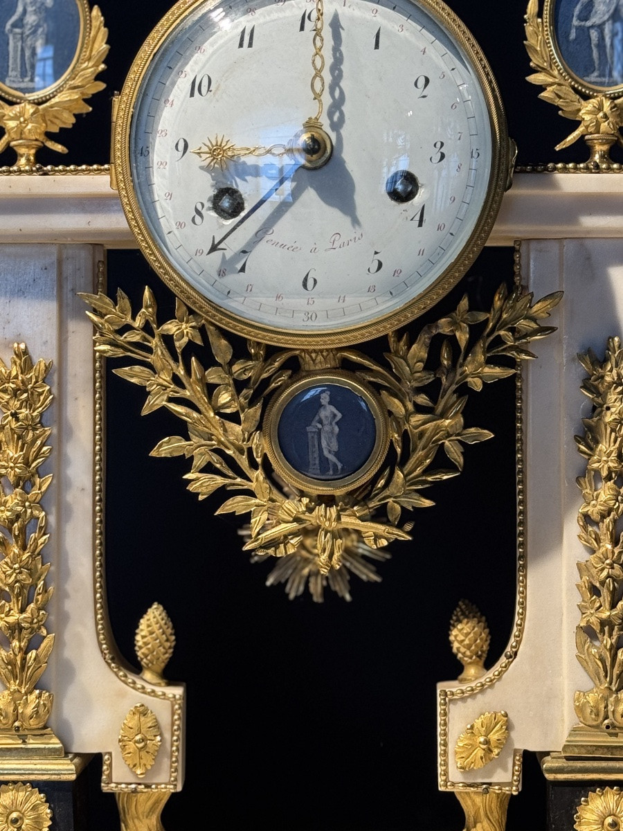 Pendule d’époque LXVI en marbre blanc et bronze doré -photo-2