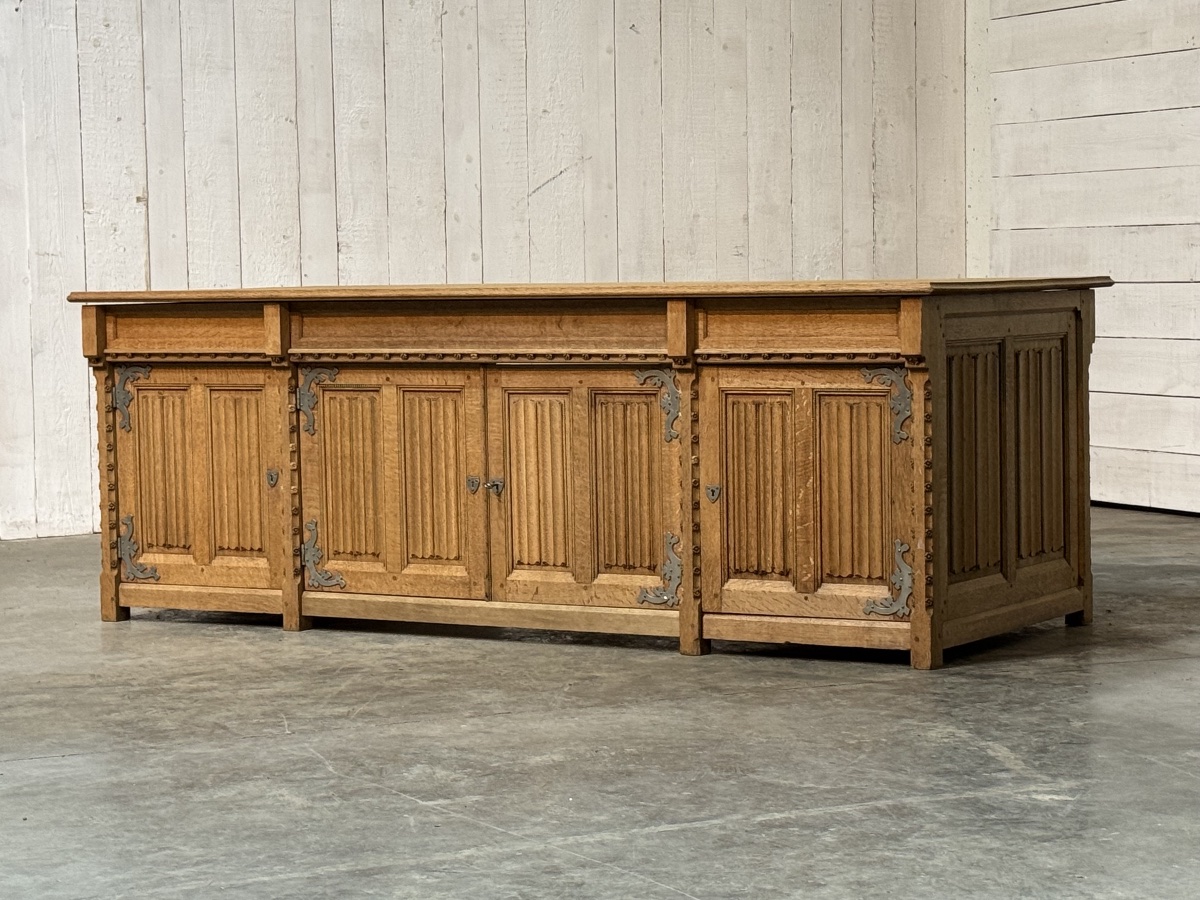 Bureau néo gothique 