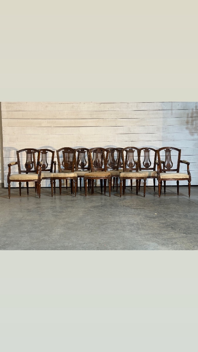 Série de 8 chaises et 4 fauteuils