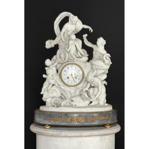 pendule en biscuit de porcelaine de Sèvres de style Louis XVI