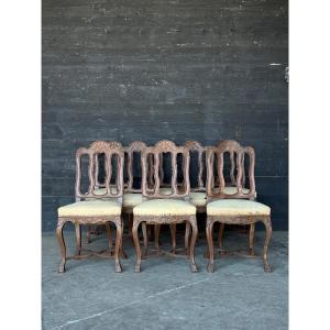 Série de huit chaises louis XV en chêne