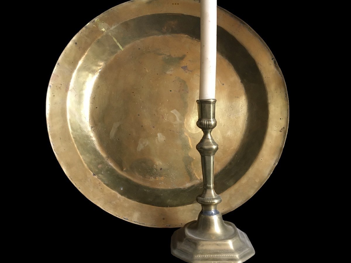 Grand Plat Creux En Lation Fondu Vers 1590. 42,5 cm diamètre -photo-6