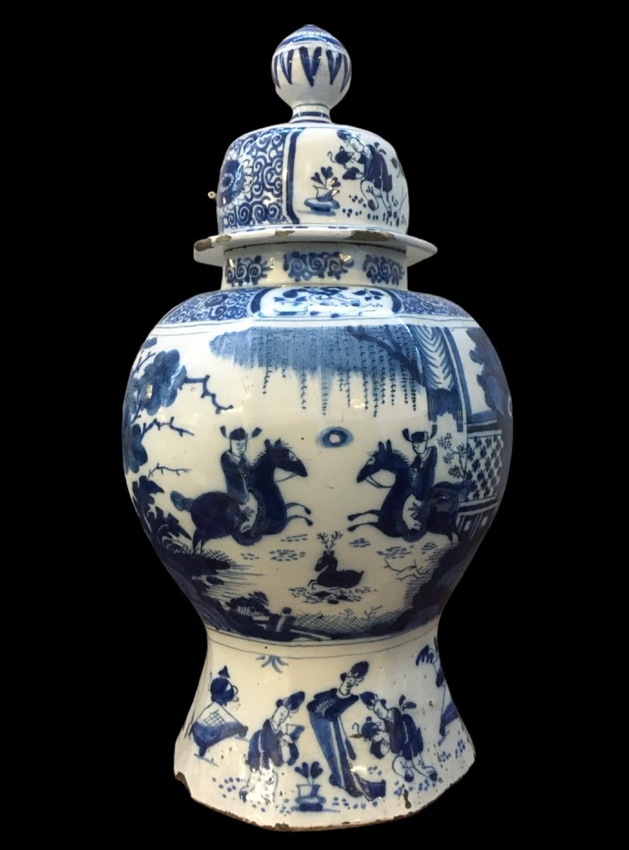 Delft Vases Dating From Around 1675. H: 46 And 42 Cm.-photo-3