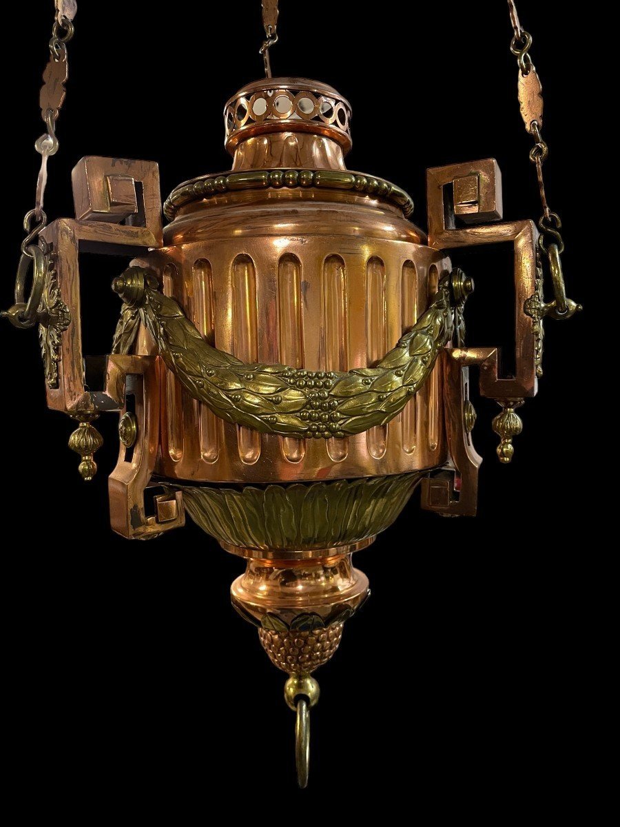 Grande "lampe-dieu" En Cuivre Jaune Et Rouge De Style Louis XVI 19ème.