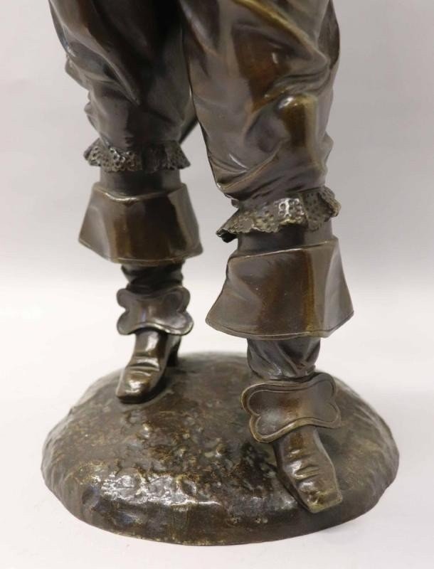 Sculpture "nobleman With Feathered Hat" In Bronze, 19th Century (66 Cm)-photo-7