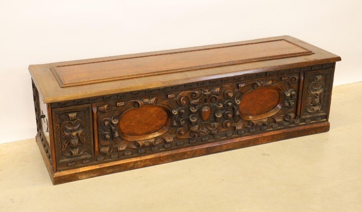 Italian Renaissance Walnut Chest From The 17th Century.-photo-2