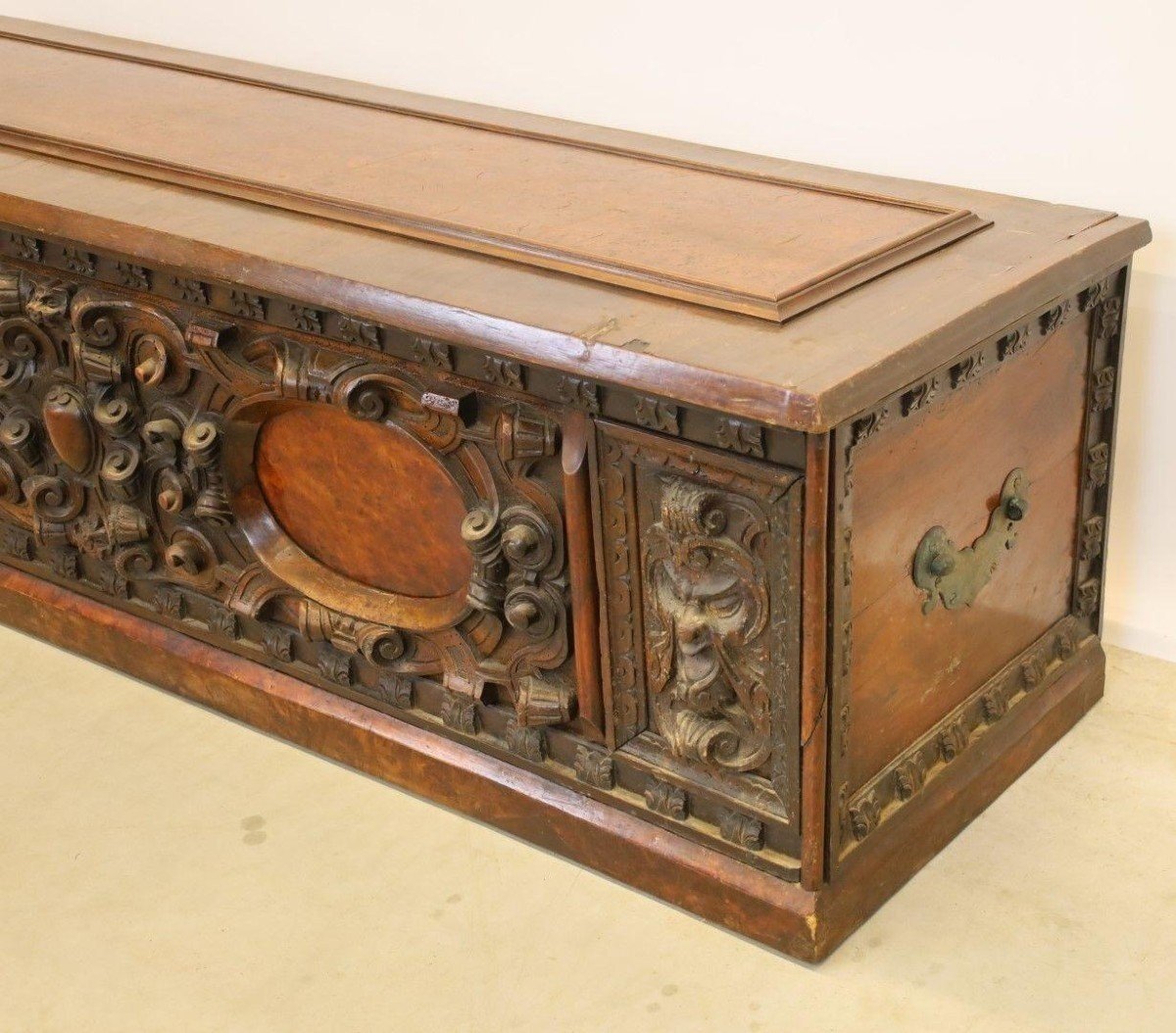 Italian Renaissance Walnut Chest From The 17th Century.-photo-6