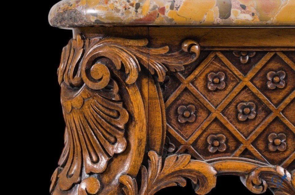 Table Centrale En Chêne Richement Sculpté Avec Un Plateau En Marbre Circa 1920-photo-4
