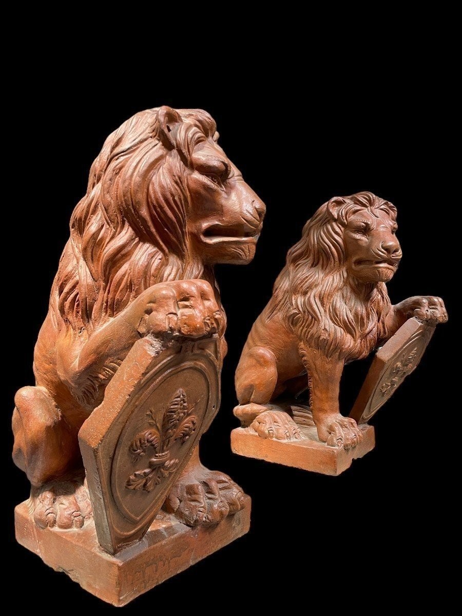 Pair Of Decorative Terracotta Lions With Shields, 1900-photo-4