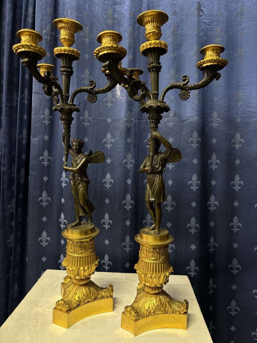 Paire d'élégants Candélabres En Bronze De Style Empire 19ème.