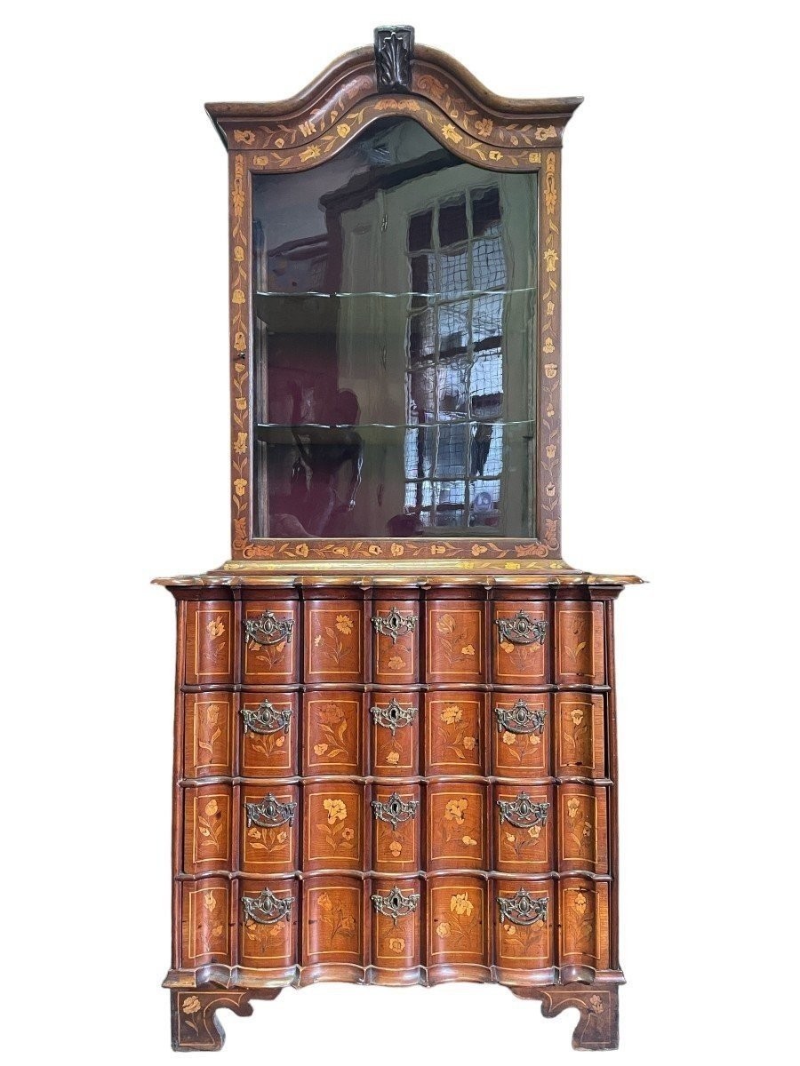 élégante Vitrine En Marqueterie Fin 18ème Début 19e Siècle.