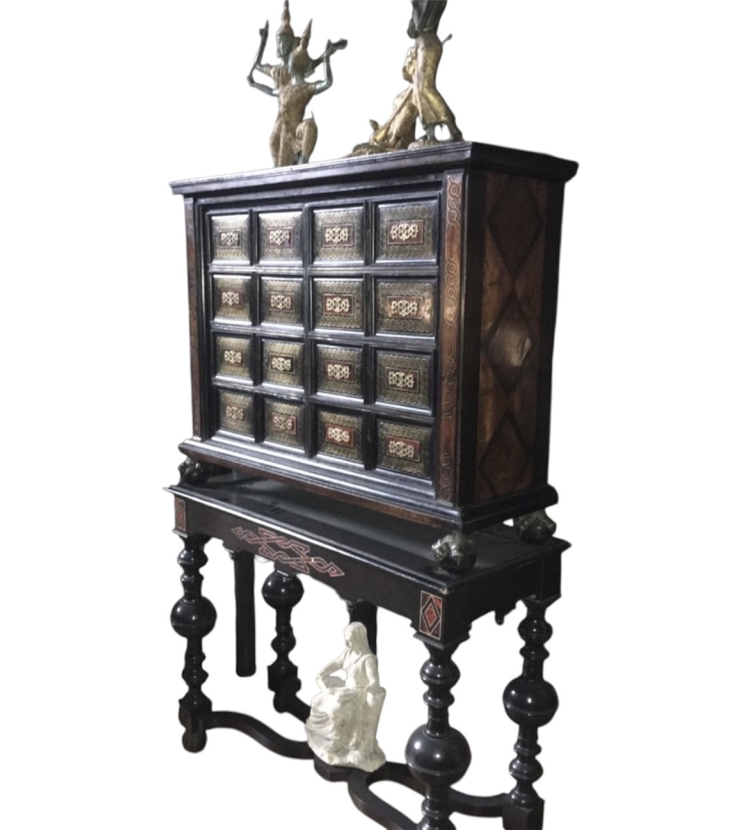 Cabinet à huit tiroirs 18ème siècle 