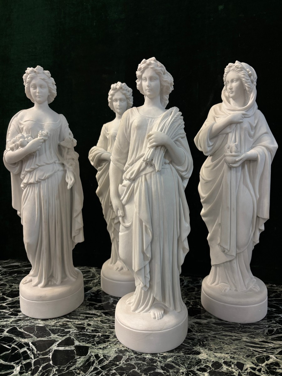 Serie Of 4 Sculptures "the 4 Seasons" In Carrara Marble, 20th Century.