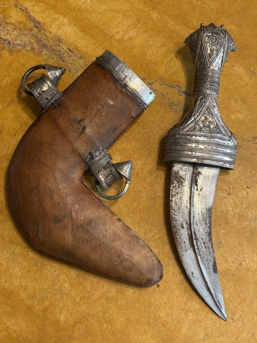 Very Finely Crafted 19th Century Omani Silver Khanjar Dagger.-photo-6