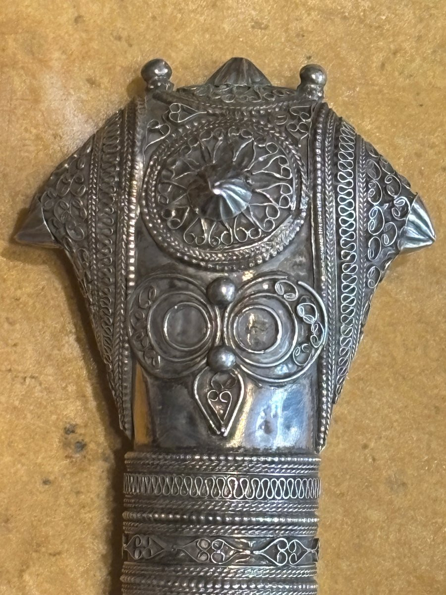 Very Finely Crafted 19th Century Omani Silver Khanjar Dagger.-photo-7