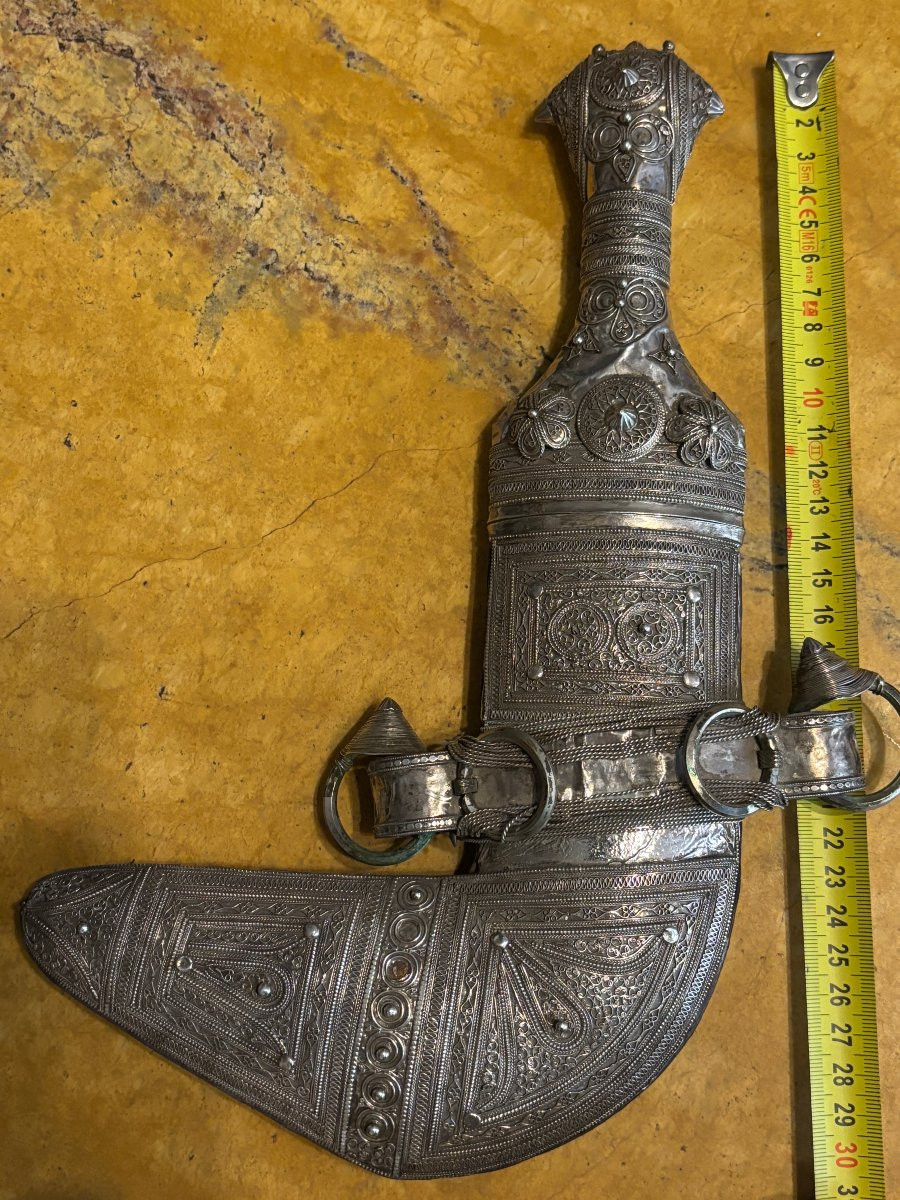 Very Finely Crafted 19th Century Omani Silver Khanjar Dagger.-photo-8