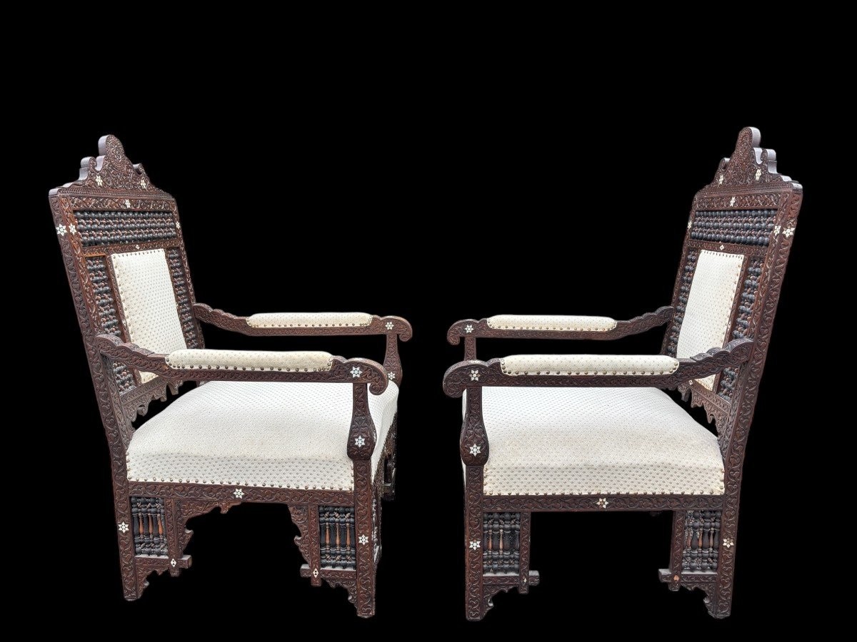 Paire De Fauteuils Sculpté Avec Incrustations d'ébène Et De Nacre. Syrie, 19ème.-photo-3