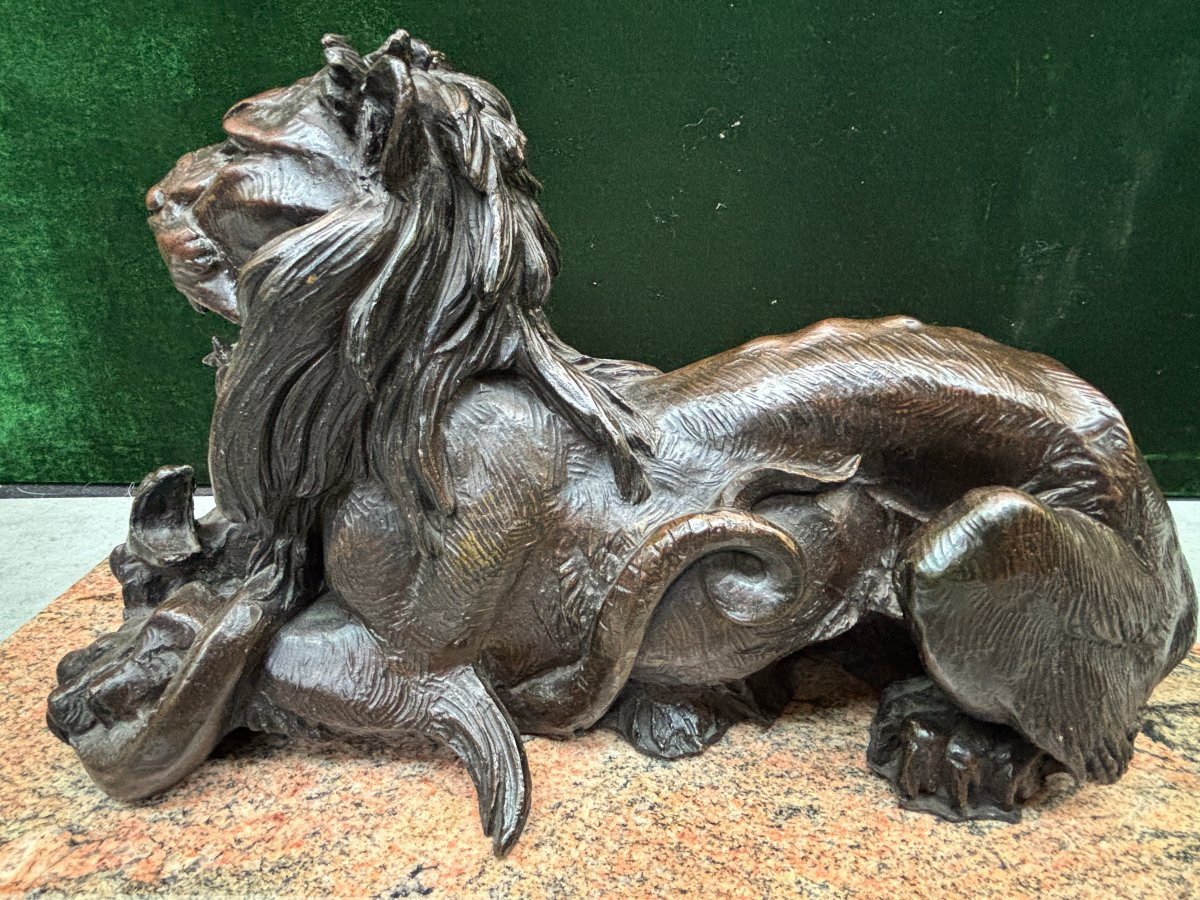 Large Bronze Sculpture "lying Lion With Prey" 19th Century.-photo-4