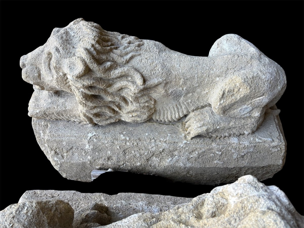 Pair Of 17th Century French Stone Sculptures Of "reclining Lions".-photo-2