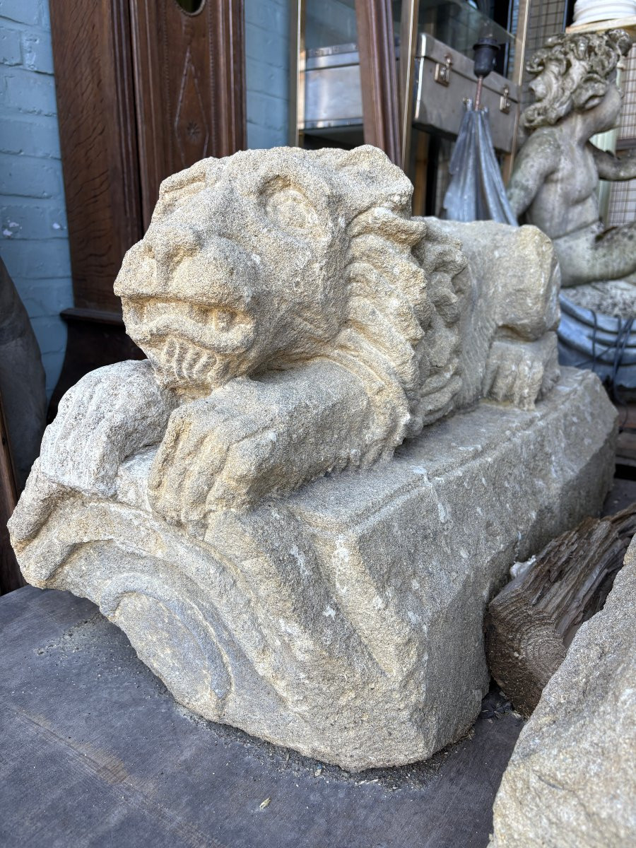 Pair Of 17th Century French Stone Sculptures Of "reclining Lions".-photo-1
