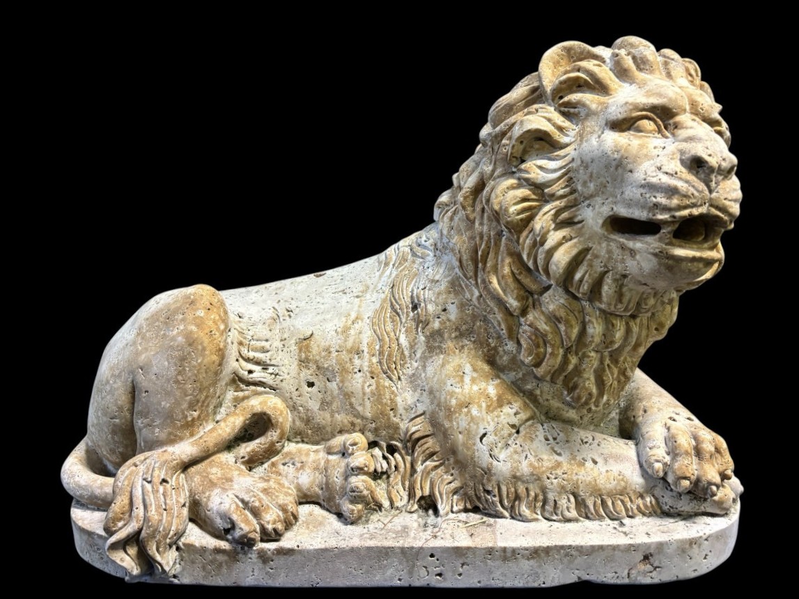 Grande Sculpture d'Un Lion De La Renaissance En Travertin 20ème ( 61 cm )