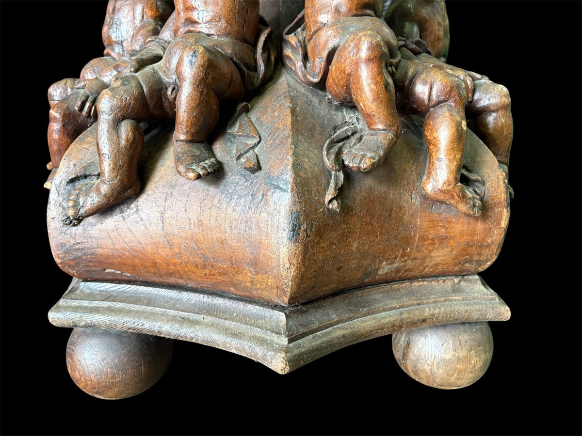 Support / socle Renaissance « 8 putti » en chêne du XVIIe siècle.-photo-1
