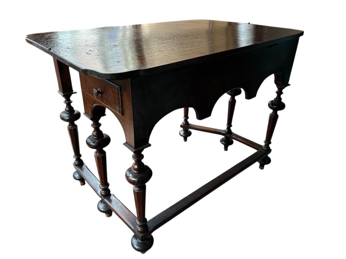 Table pliante en noyer du 17e siècle.-photo-7