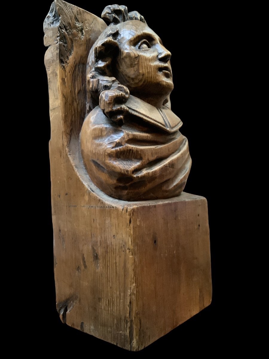 A 17th Century Carved Beam Support -photo-3