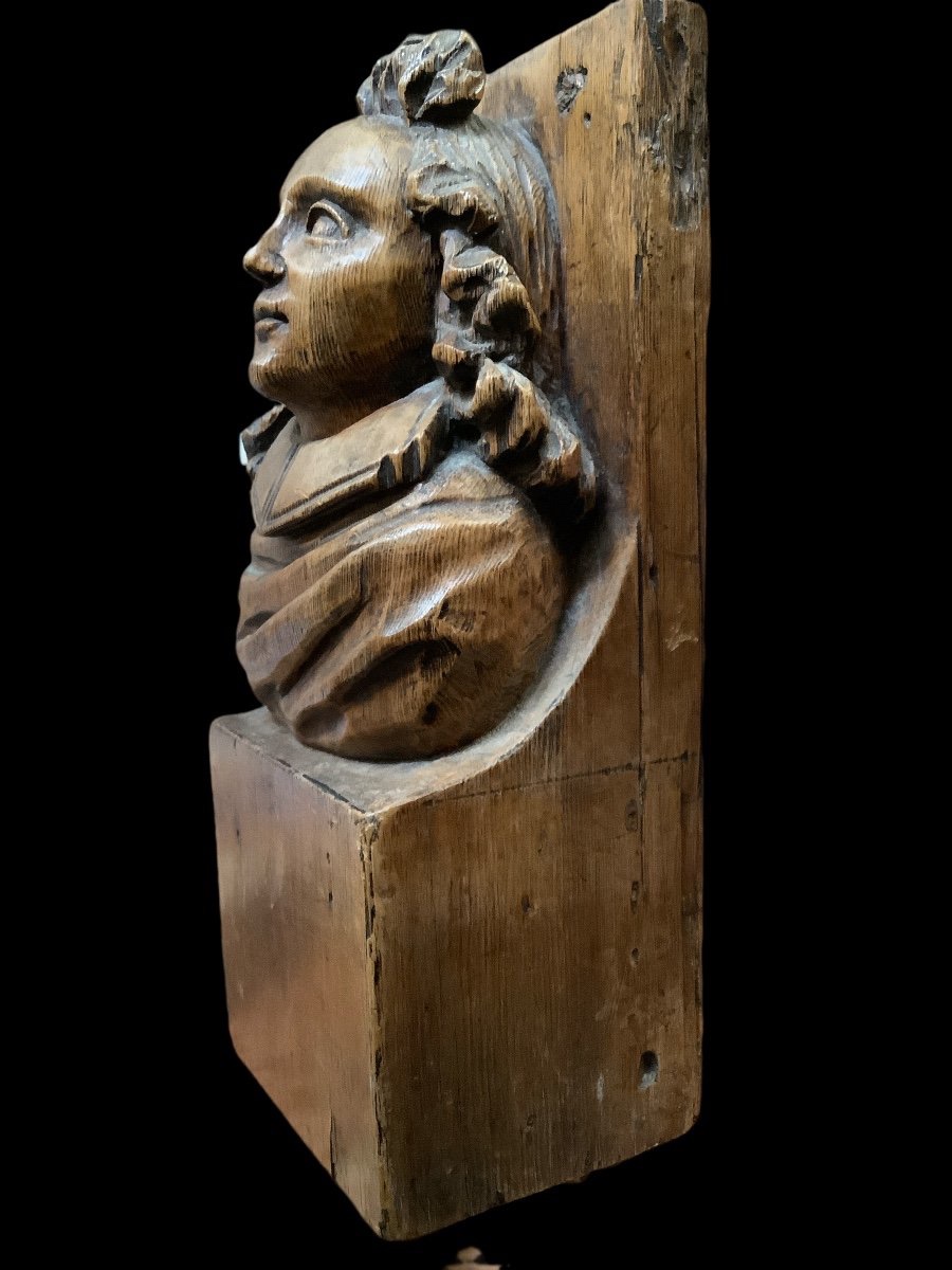 A 17th Century Carved Beam Support -photo-8