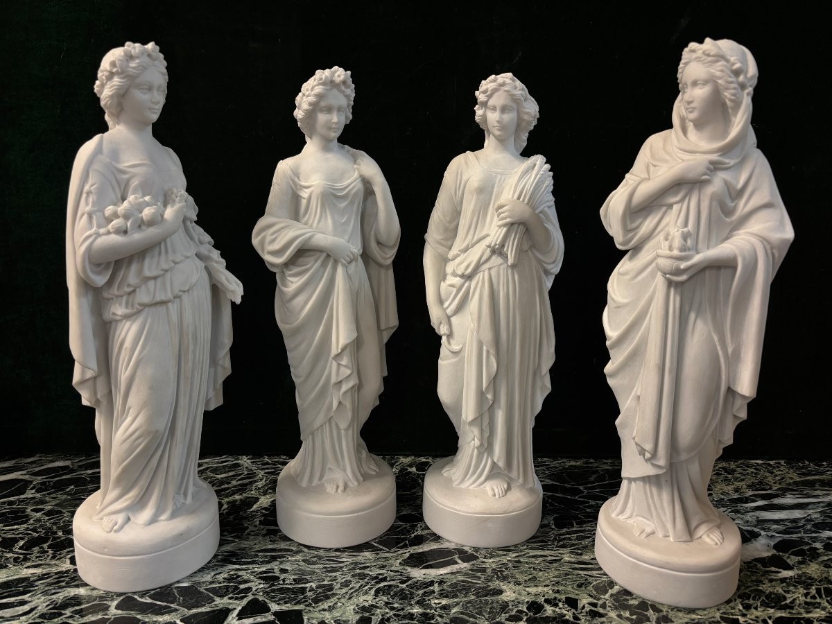 Série De 4 Sculptures « Les 4 Saisons » En Marbre De Carrare 20ème.
