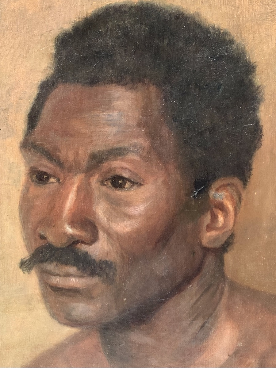 Portrait d’un homme moustachu originaire d’Asie du Sud-Est.-photo-4