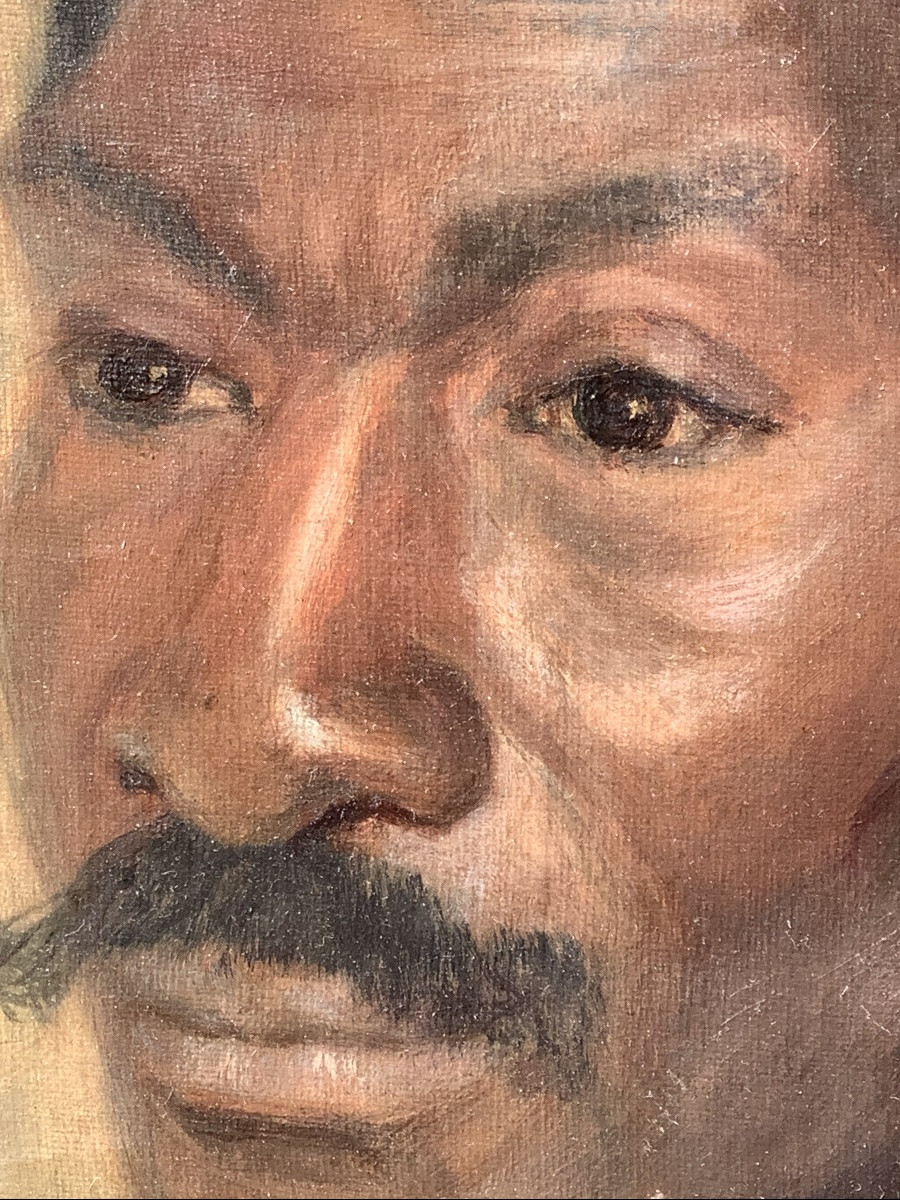 Portrait d’un homme moustachu originaire d’Asie du Sud-Est.-photo-6