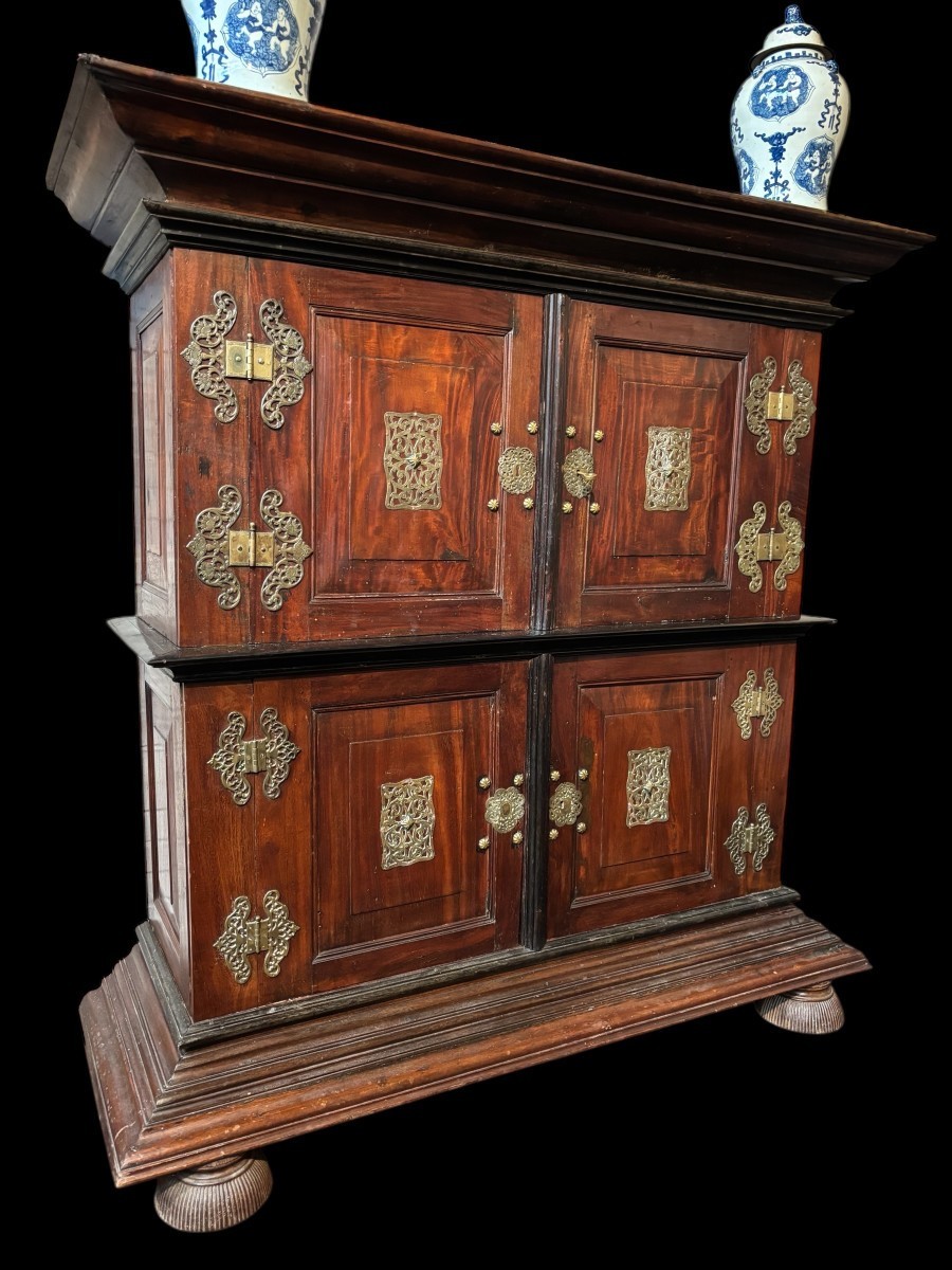 Colonial 4-door Cabinet With 18th Century Bronze Fittings.-photo-2