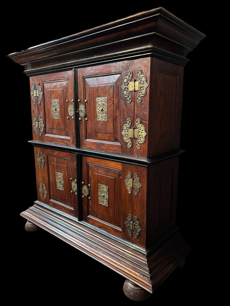 Colonial 4-door Cabinet With 18th Century Bronze Fittings.-photo-4