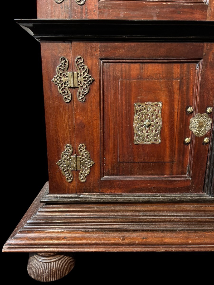 Colonial 4-door Cabinet With 18th Century Bronze Fittings.-photo-4