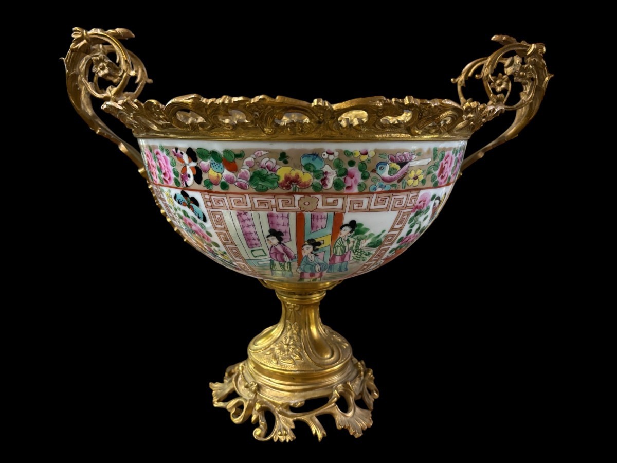 Cantonese Porcelain Cup With Gilt Bronze Trim, 19th Century.