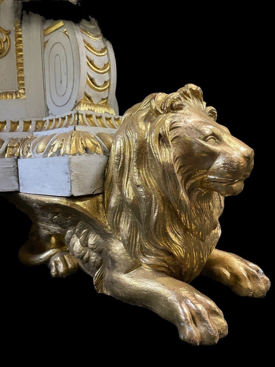 White And Gold Carved Wood Center Table With Round Breche d'Alep Marble Top.-photo-7
